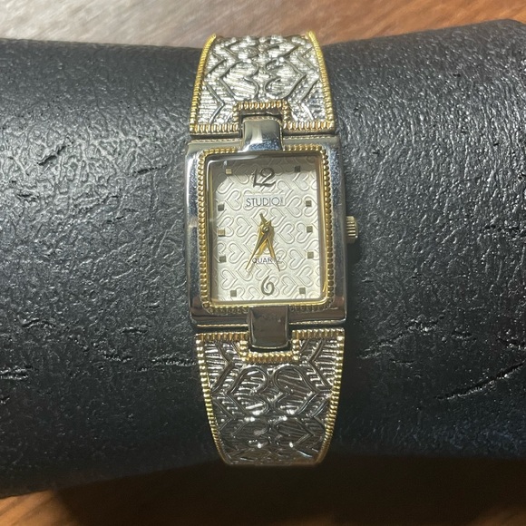 BRAND NEW Studio Women’s Watch in Case - Picture 2 of 5